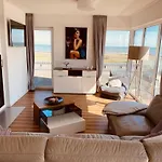 Moin Mehrblick Modern Retreat *